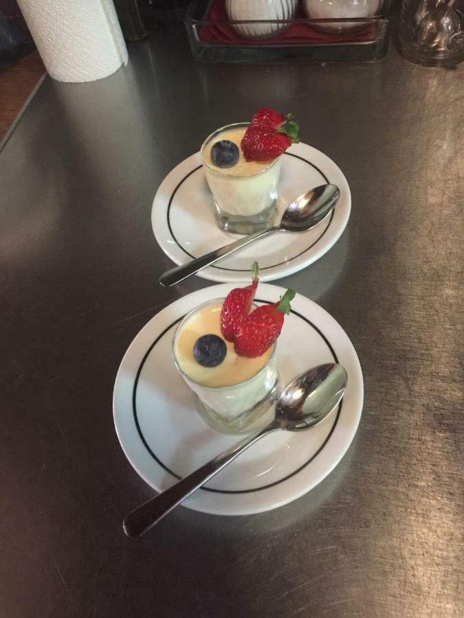 ホテル Weinstube Heigl Restaurante Pizzeria Puccini ランツフート エクステリア 写真