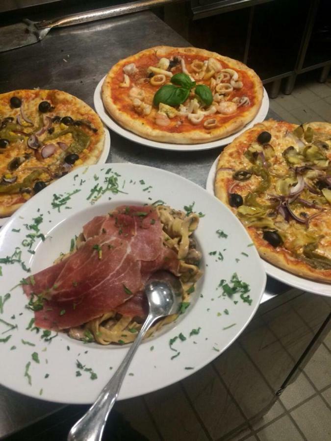 ホテル Weinstube Heigl Restaurante Pizzeria Puccini ランツフート エクステリア 写真